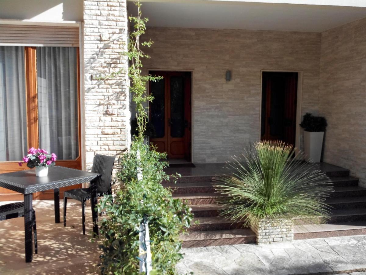 Villa Lazzari B&B Tra I Due Mari Малье Экстерьер фото
